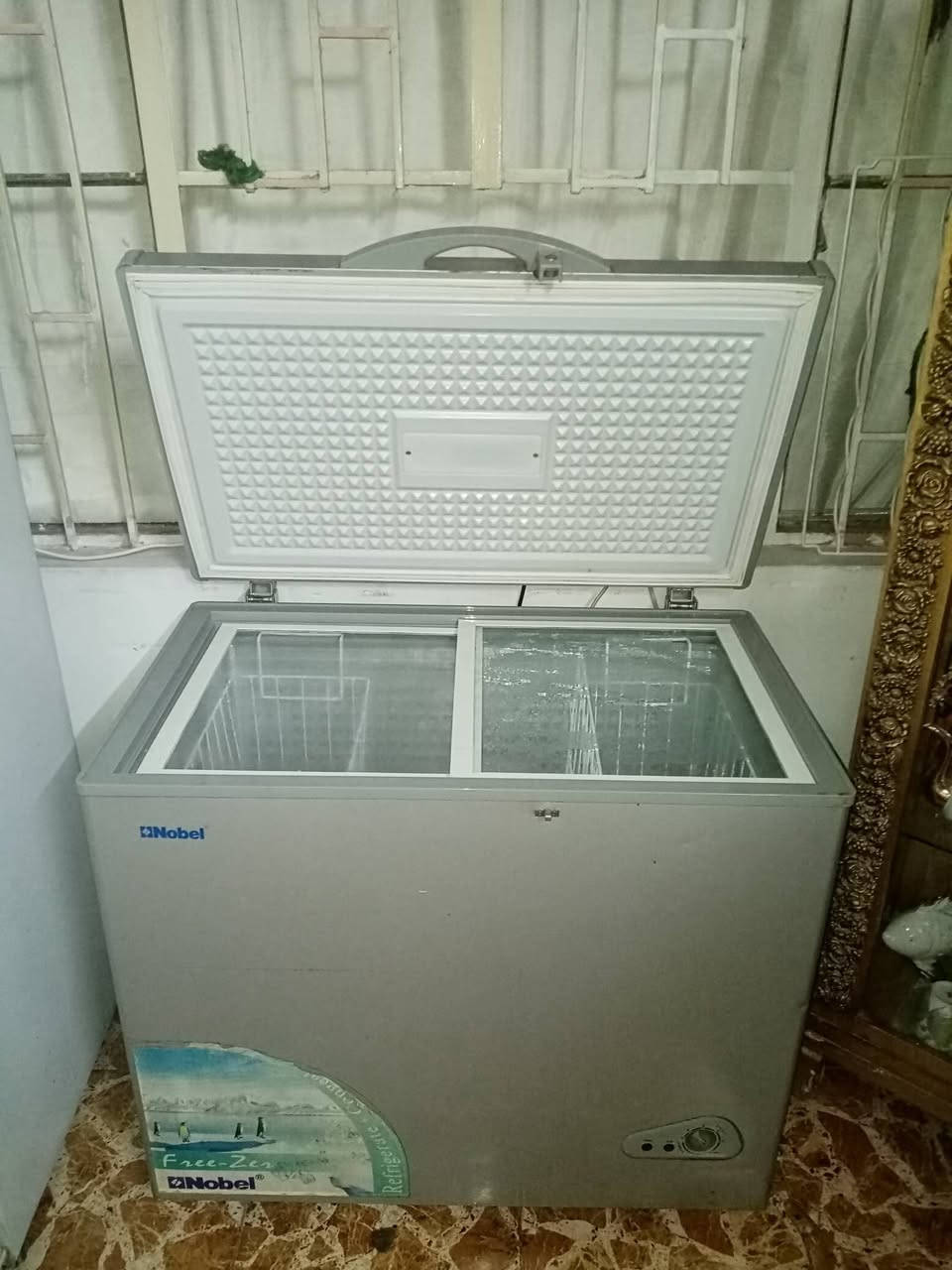 مجمدة مستعمله للبيع عنوان حله شارع 40/***********

