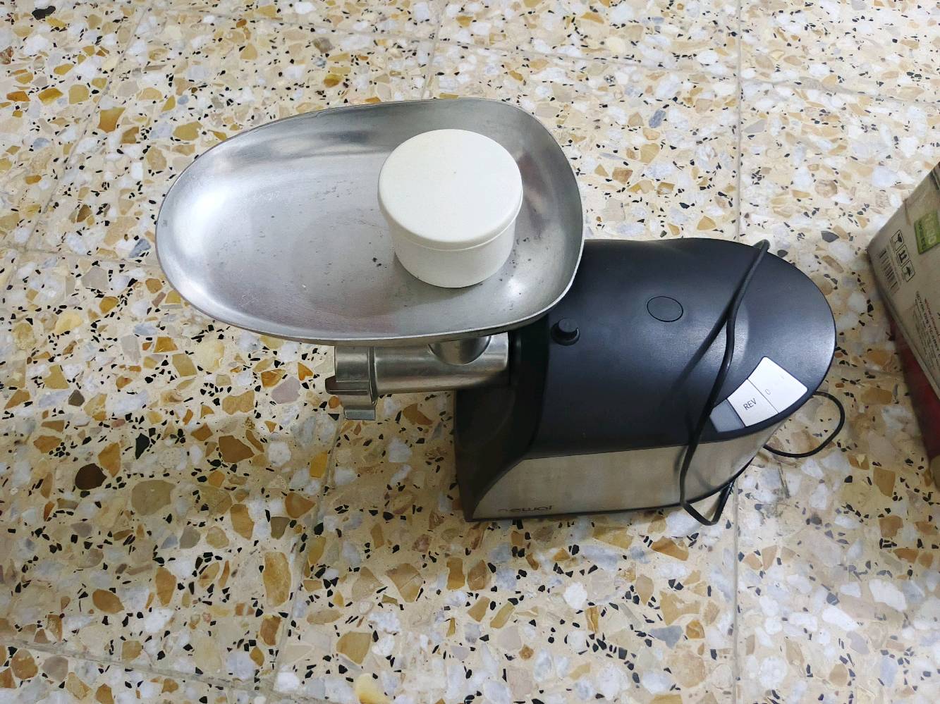 للبيع مثرامه لحم مستعمله قليل النظافه 90/100
اخت الجديده 
العنوان بغداد مدينه الصدر الحميديه 
للتواصل ***********