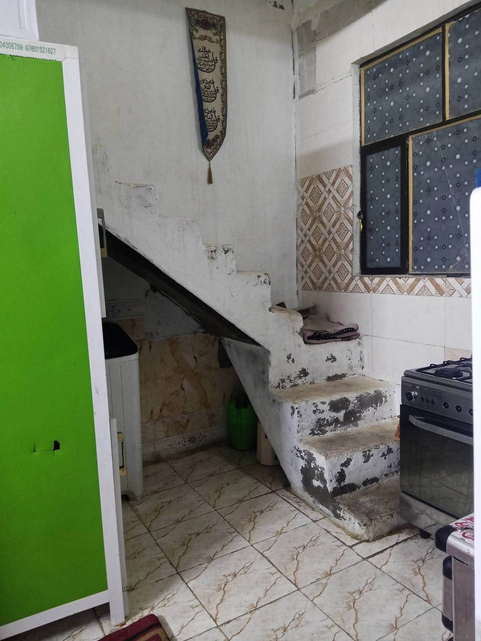 سلام عليكم بيت 50 متر للبيع جديد الارضيه كله سيراميك بيت نضيف غرفه وصاله ومطبخ وحمام ومكشوفه تبليط حد باب البيت 
عنوان البيت طريق كربلاء طريق يا علي عامود 136 
سعررر 12 وبيه مجال للشراي 
الاتصال ع الرقم ***********
