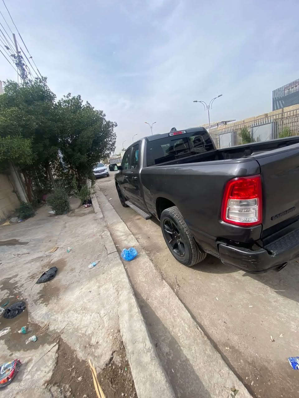 سلام عليكم هاي الحلوة للبيع
RAM
مواصفاتBig Horn
لون سمنتي
كشن وستيرن تدفئة فقط
باب قصير بدي طويل
شاشة كبيرة
ماشية 110الف
كير ماوس
وبيها بعد هواي مواصفات 
صور الحادث موجودة
للتواصل ***********
