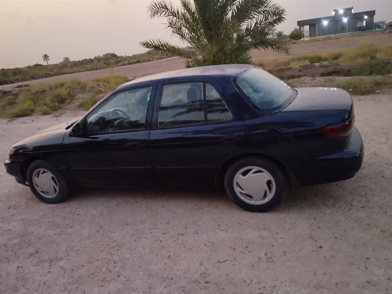 سياره سيفيه للبيع موديل 95رقم بغداد ***********
