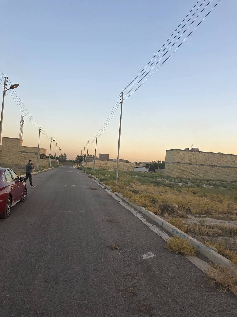 قطعه ارض للبيع مساحه. 100 متر. زراعي سند 25 
قطعة ارض للبيع مساحة 100 متر زراعي سند 25

واجهيه 5متر .  نزال. 20 متر.  

منطقه جديده نموذجيه كامله الخدمات 

ماء كهرباء تبليط مجاري ارصفه شوارع فرعيه 10 متر.  

الكرغولية سده جبور 

اول ماتعبر الجسر تاخذ على اليسار على سده 

تصير خلف الامين. تبعد عن المشتل وبغداد الجديده 15 دقيقه

سعر القطعه 100 متر. 17 مليون 

الاستفسار ***********
