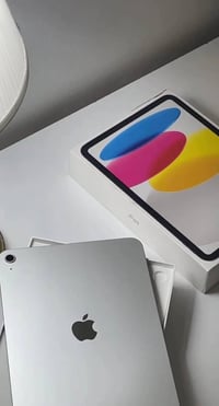 آيباد ١١ • ١٢٨ • بطارية ٩٨%