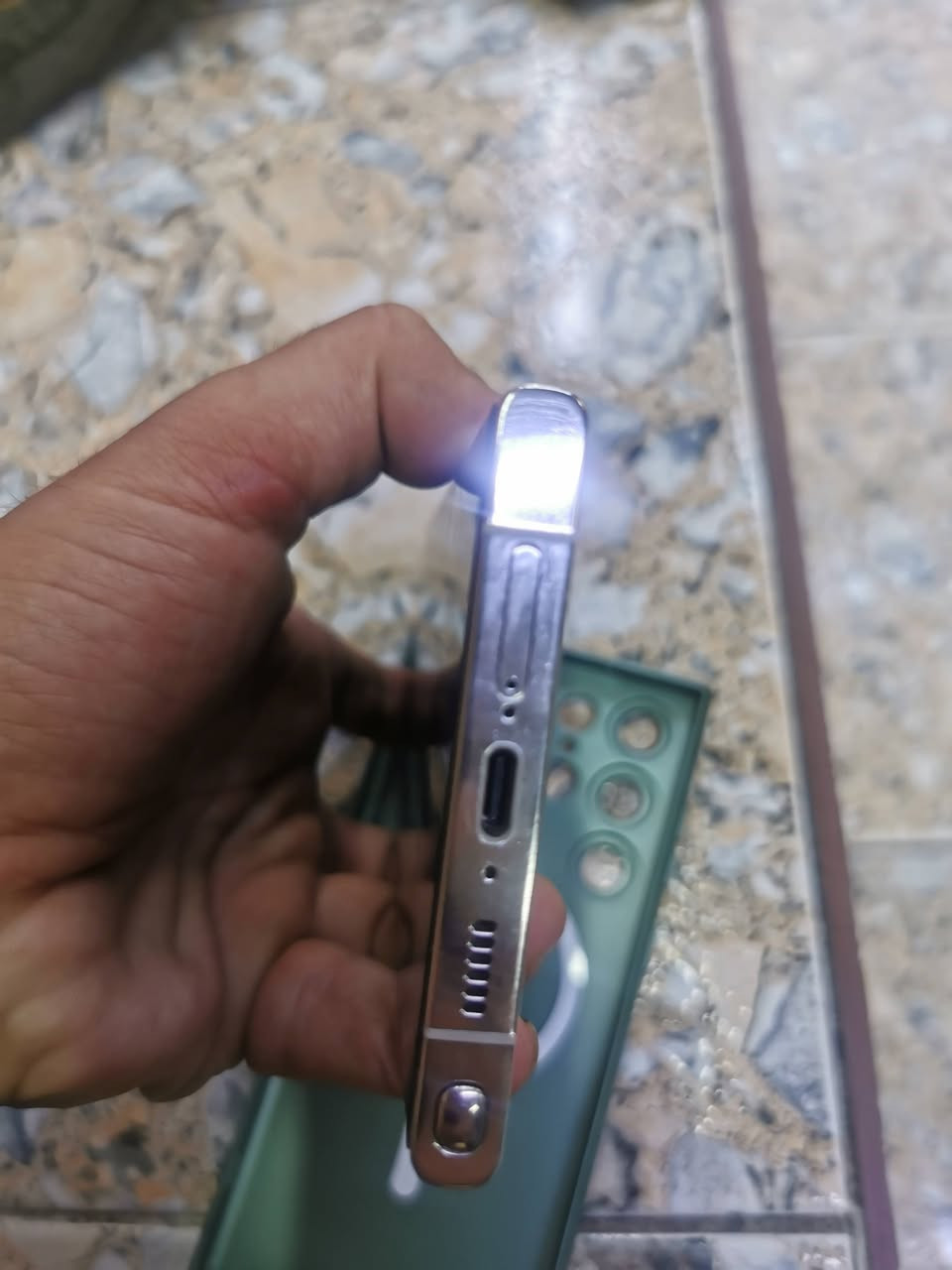 اس ٢٣ الترا ذاكره ٢٥٦ جديد خدش مابي
نسخه يابان وعربي 
جديد لوك خدش مابي ويا كارتونه 
للبيع تواصل واتس 
***********

