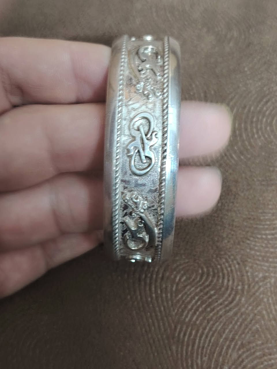 معضده فضه صلي وزنه 53غرام سعر غرام 3500بغداد مدينة الصدر توصيل لجميع المحافظات 🇮🇶تواصل واتساب ***********
