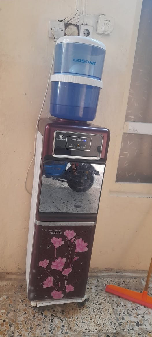 ثلاجه نضيفه مال ماي للبيع الي  شراي يتواصل علي الرقم ***********
