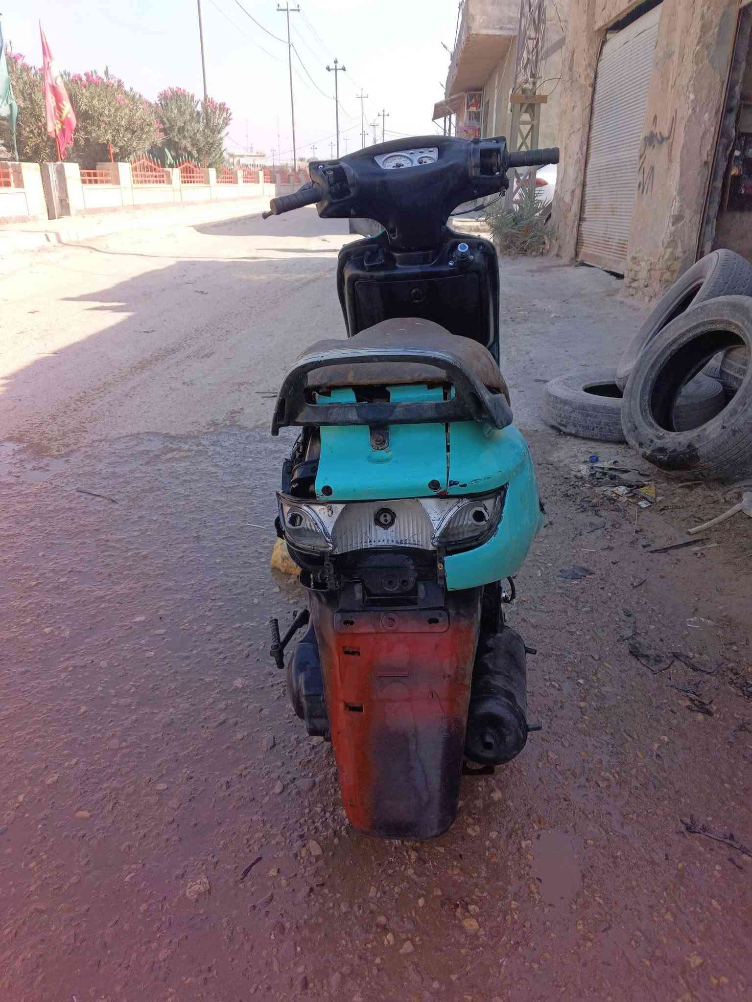 السلام عليكم دراجه فراشه نفيه للبيع مكينه نظيفه وناعمه كلش استوها مجفتينها دراجه كامله نقصها بس تاير مال الوراء ونقصها شوته بيع مستعجل سعر 165 وبيها مجال قليل الشراي يجي خاص او يتصل على هذا الرقم 0736272995. المكان غماس
