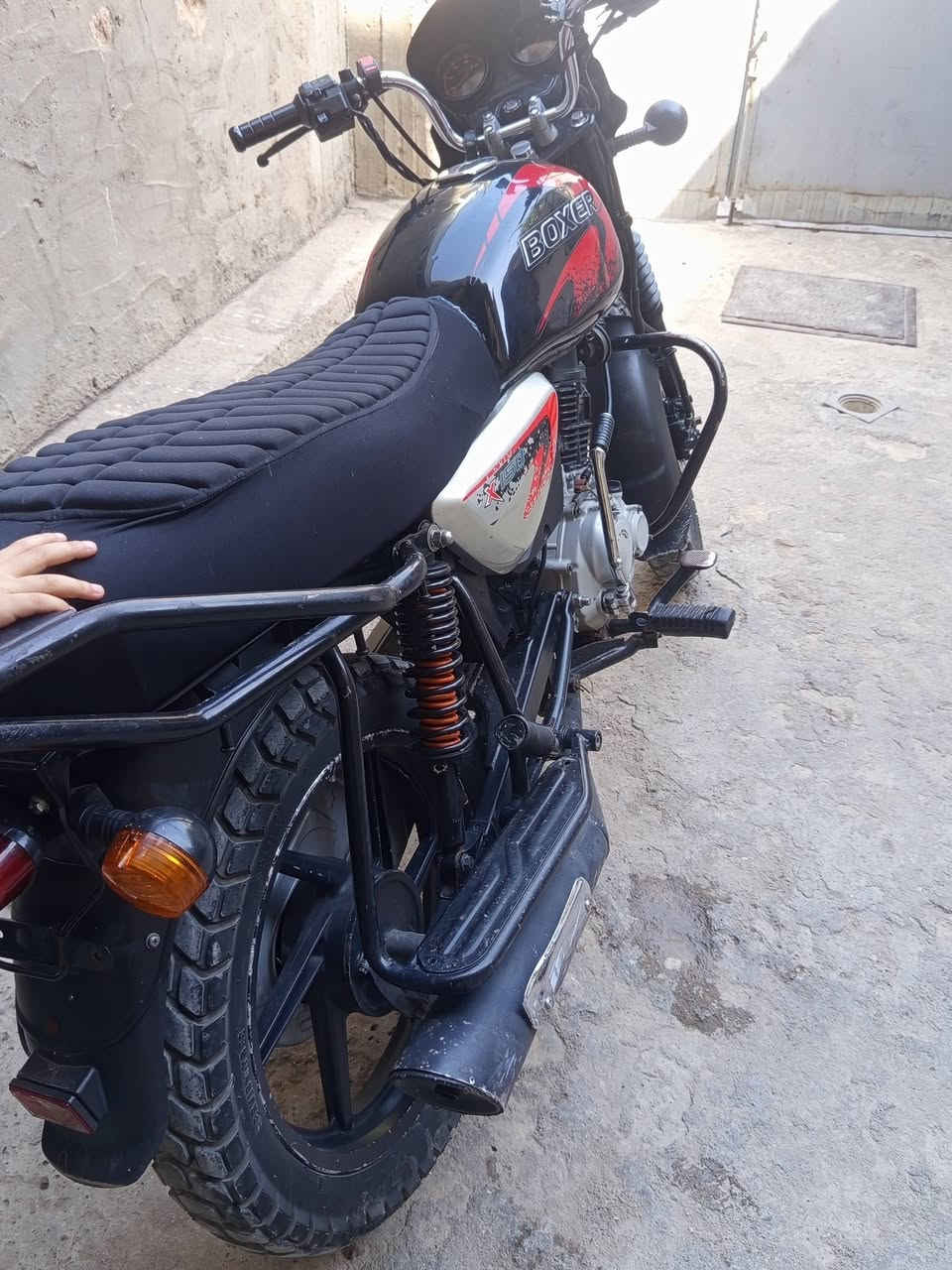 سلام عليكم شباب بوكسر جبلي موديل 23 رقم بغداد نكليزي لوحات ثنين تحويل ثاني يوم بسمك مكفولة دراجه متصرف عليها ربع دينار لا نضوح لا تنقيص لا دخاااان جيب وياك 10فيترية وافحص مكاني بغداد الامين الثانية شارع نواب رقمي للتواصل واتساب واتصال ***********
