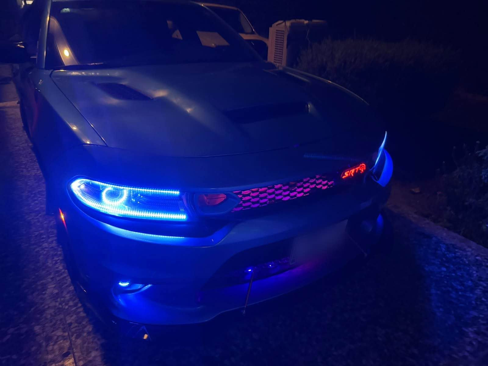دودج جارجر 2019 للبيع 🔥المحرك: V6 3600 رقم بغداد باسمي
 هزه جديدة
(قوي وعملي جداً)ناقل الحركة: كير أوتوماتيك 8 سرع ماشيه: 108 ألف ميل/كم الإضافات: 
لد (LED) متغير الألوان🔧
 الحالة الميكانيكية والجاهزية:
المحرك والكير بحالة ممتازة 
صدر وتبريد جديد بالكامل ❄️منظومة وقود جديدة بالكامل
السيارة استخدام شخصي نظيف جداً، ولا تحتاج أي مصاريف نهائياً🛡️ تفاصيل الحادث:حادث سطحي بسيط جداً (موضح بالصور)
صبغ الدعامية فقط لأغراض التحديث الإيرباكات سليمة بالكامل (بدون أيرباك)
📍 الموقع  بغداد - الكرخ 
السعر: 185 ورقة  للاستفسار والتواصل:رقم الهاتف:
*********** بغداد, العراق
