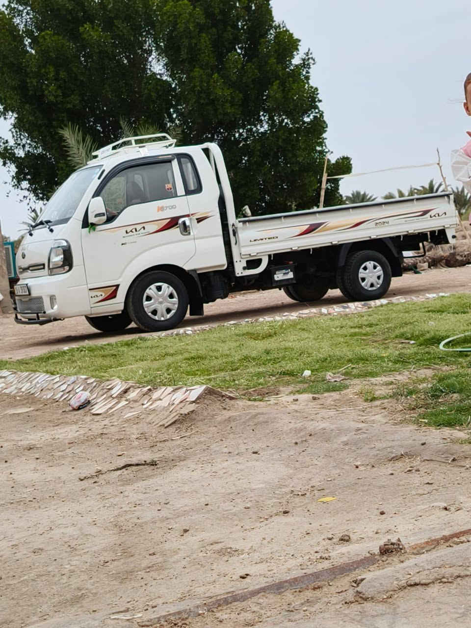 السلام عليكم من رخصة الإدمن كيا حمل بومه 2022 كفاله عامه ما عدا رصعات بسيطه موضحات بالسونار رقم انكليزي قادسيه العنوان الديوانيه رقم الهاتف *********** وبيه واتساب هنيئآ لمن يأخذها السياره احلى من الصوره والله
