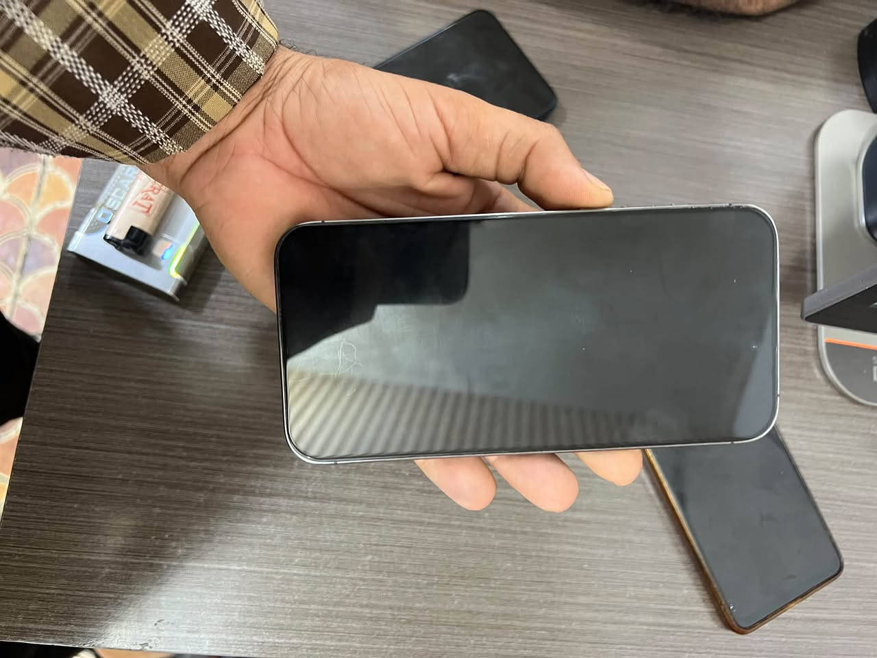 سلام عليكم ايفون 14 بروماكس ذاكره 256 بطاريه 81 بلاديه محدث اخر تحديث 27 شرق اوسط ZA/A نموذج M تلفون نضيف معنى الكلام وتر تلفون  دبل شريحه دبل مو تك سعرها 900 وبيه مجال بسيط رقمي ***********
