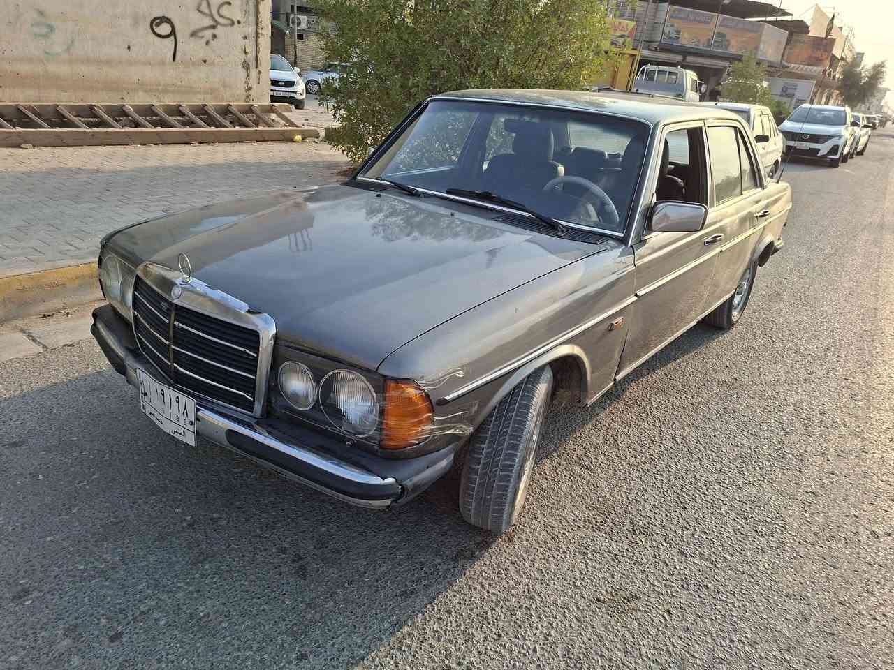 مارسيدس مديل 1983رقم مثنى ألماني سنويه 2028 محور كير ومحرك بطه  تبريد شغال  سعرها 23 وبيها مجال مكانها كربلاء حي النصر ***********
