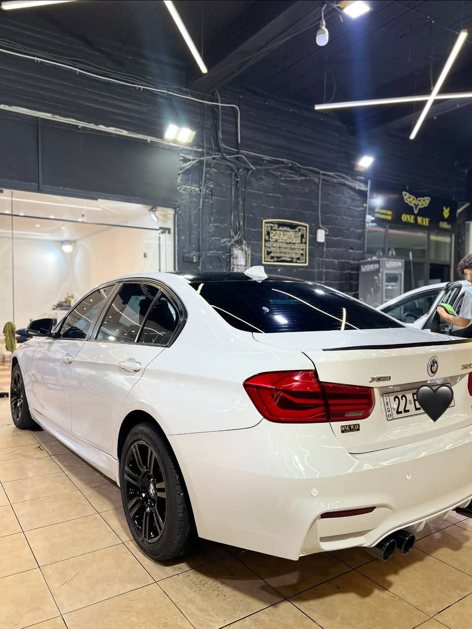 bmw 2017 320i
کامل کراوە بە m3 مواسافات فولە بەس سڵایت نیە

* Cruise Control

* Dual-zone A/C

* Start/Stop 

*lite LED /idriveشاشەی 

بۆیاخ/ یەک پەڵە بۆیاخی هەیە لەچەمەلەخی سایەق و بستێکی بۆنیەتەکەی سەیارەکە یەک دینار مەسرەفی نیە ١٤١هەزار ڕۆشتوە سەیارەکە زۆر جوان و پاک ماوەتەوە گێر و مەکینەی بەشەرت

نرخــــی:134گەڵا و مەجال 

ژ.م:***********
