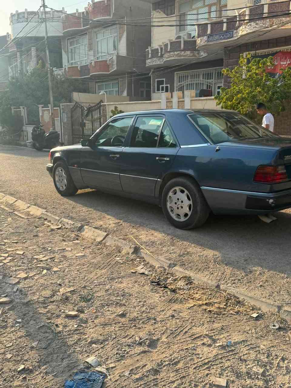مرسيدس دب محرك شبح التابوت ٣٢٠ بلادي موديل ٩٢ رقم بغداد الجديد باسمي سنويه ل٢٠٣٠ مصبوغه عام للجمالية فقط بدون ضربه كير ومكينه وكهربائيات وتبريد كله شغال وبلادي زوج تايرات جدد دبل فيت بم صدر امامي خلفي نظافه ٨٠٪؜ بيها فطر بسيط بقاعده الدبل ومصلح من جهة اليسره فقط السعر ٦٥ وبي مجال قليل مكاني ديالى بعقوبة للاستفسار الأتصال على الرقم *********** وشكرا
