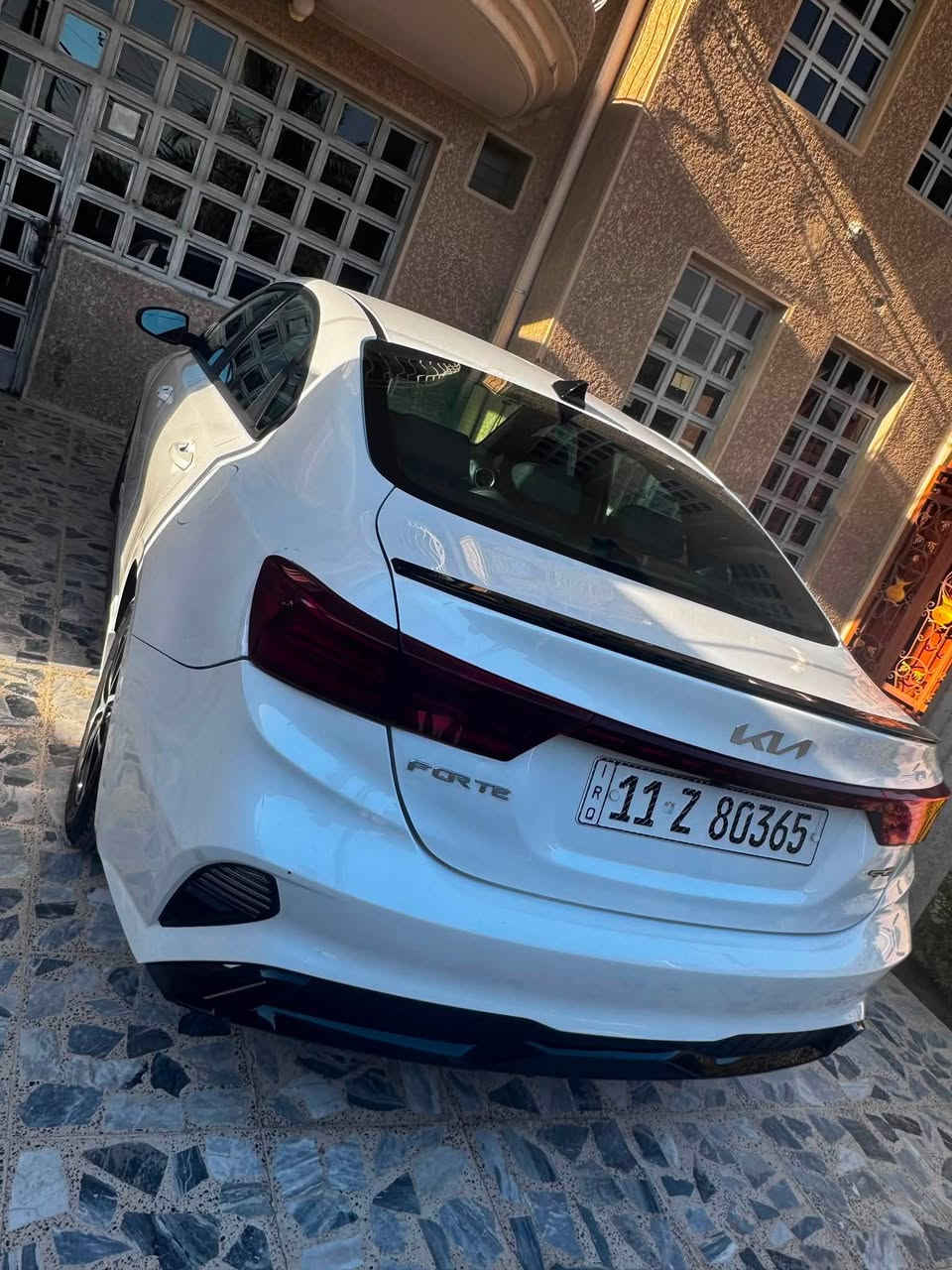 سلام علكم
كيا فورتي موديل 2024 GT Line ابيض للبيع 

ماشيه 35 ميل وجاية من امريكا 16 ميل 

سيارة صور حادث كدامكم مكفوله من ايرباك لغد شاصي وصبغ (فقط بيها بارد بجاملغ خلف سايق على كد اربع اصابع) 
سيارة نظيفه وجديدة كلش 
مكان سيارة بغداد ومرقمه بغداد وبأسمي 

 رقم شاصي : 3KPF54AD6RE719276

السعر 180وبيها مجال بسيط حك جية 
 
للاتصال: ***********
