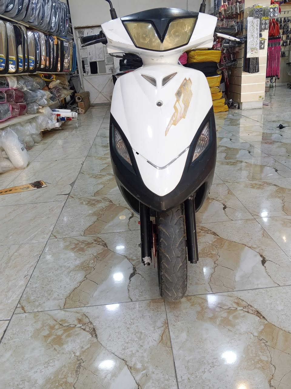 سلام عليكم من رخصت الادمن 
دراجه يمها مال رمبه 
جديده نضافه فول 
كهربائيات شغاله 
رقم صاحب دراجه ‏
‪***********‬‏
