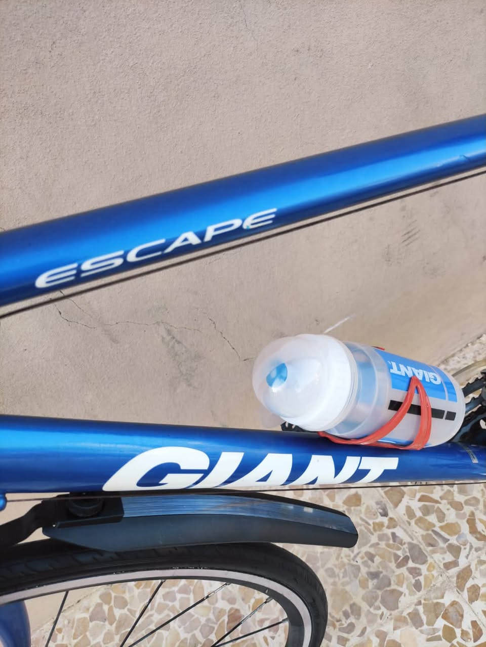 السلام عليكم

دراجه ماركة #GIANT_ESCAPE  جيانت اسكيپ العالميه ماركه 

غنيه عن التعريف صنع اصلي اورجنال MADE IN JAPAN🇯🇵اللون بحري يخبل 

حجم 28 (C700) فوول ألمنيوم خفيف جدآ فول انسيابي وسرعة

لشه مضلع موديل حديث ...سستم شيمانو كامل سيت شيمانو 

آلتوس #SHIMANO_ALTUS ...بدالات السرعه 3*7سحب دفع

#شاشه_حديث ....بريكات V_BRAKE بالمكان حتى الفحمات 

مختوم Giant ...وياله زووم طبقتين مختوم GIANT

مصصمة لتحمل الاوزان الثقيلة والطسات #DOUBLE_WALL

تايرات كتان اصليه  مختومه ختم الشركة #MAXXIS نقشه ناعمه

ستيرن نفخ حديث ستانس...آلنكيات سلايت وياله وسرج 

سرج اصلي مال شركة 

🔴الدراجة قطعه مال حاوية مامبدل بيها برغي على وضع الشركه بلاد ..ختم واحد

     ليبل واحد حتى المطارة مختومة #GIANT

      بدون اي نقص كامله وجاهزه 100٪ 

👈 يجي ويا عداد سرعه إلكتروني بقياس اكثر من 3 سرع وقياس الارتفاع 

لد بگلايت اضائه حمراء  
مع نظارات قياده جميله جدا 👓 

المكان / كربلاء ....السعر 240 (ثابت_نهايتة)

يوجد توصيل بغداد وجميع المحافضات العراقية 

رقمي ***********
