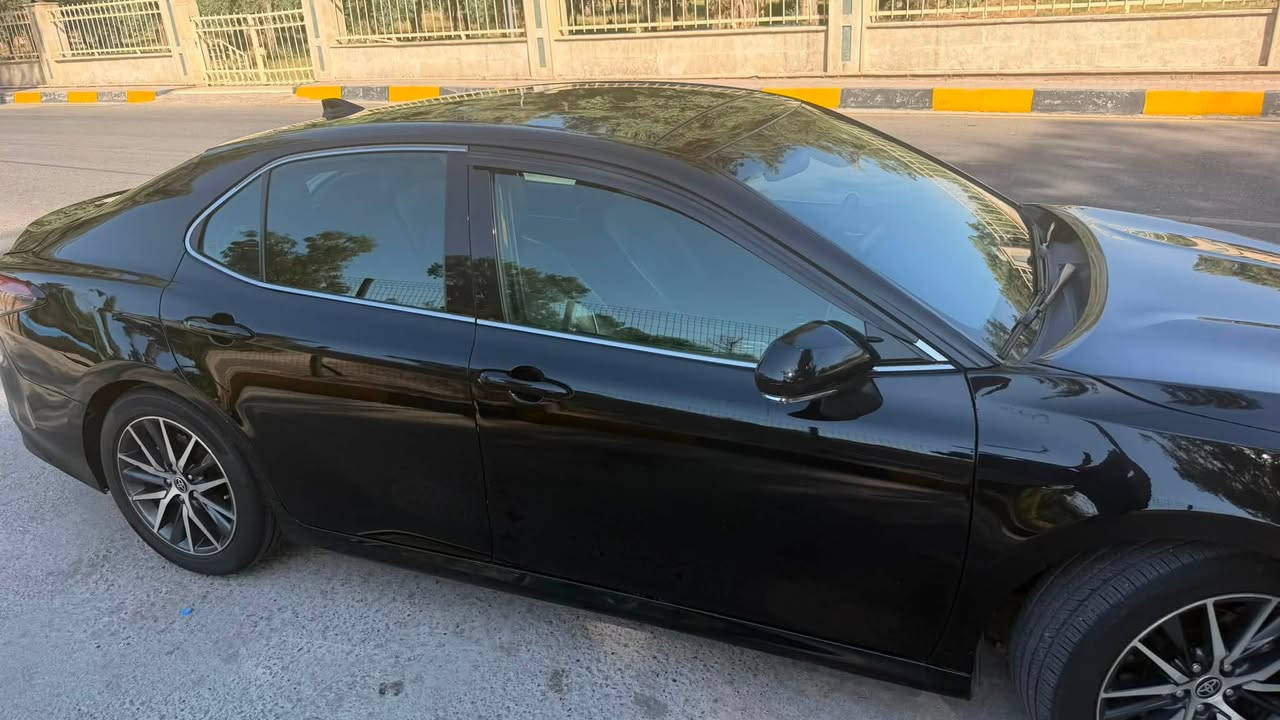 � للبيع | Toyota Camry XLE 2023

✨ كامري XLE موديل 2023
🇺🇸 وارد أمريكي
🖤 اللون: أسود
⚙️ المحرك: 2.5 لتر 4 سلندر
💪 القوة: 203 حصان
🔄 ناقل حركة أوتوماتيك 8 سرعات
⛽ اقتصادية بالوقود ومناسبة للاستخدام اليومي والسفر

🔹 فئة XLE الفخمة
🔹 داخلية جلد
🔹 مقاعد أمامية كهربائية
🔹 تسخين وتبريد للمقاعد الأمامية
🔹 تبريد قطعتين 
🔹 شاشة متعددة الوسائط
🔹 داتا شو و بانوراما 

🔹 Apple CarPlay & Android Auto
🔹 أنظمة أمان ومساعدة للسائق من Toyota Safety Sense
🔹 إضاءة LED
🔹 جنوط ألمنيوم

📍 السيارة موجودة في الموصل

📞 للاستفسار والتفاصيل:
الممشى والسعر والحالة مراسله واتساب 
***********

🔴 السيارة قابلة للفحص في أي مكان يختاره المشتر
