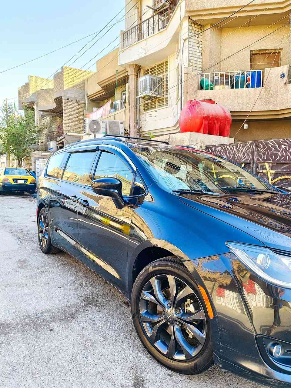 السلام عليكم 
للبيع كرايسلر باسفيكا 2019 فئة S فول مواصفات عدا الفتحه حادث باب خلف السائق مبدل اصلي نفس اللون بدون قطره صبغ بجم كبس رقم اربيل بيه مكينه مال 23 وهذا الممشى حقيقي مال المكينه السعر ب203 وبيه مجال بسيط  للتواصل *********** متوفر واتساب أيضا
