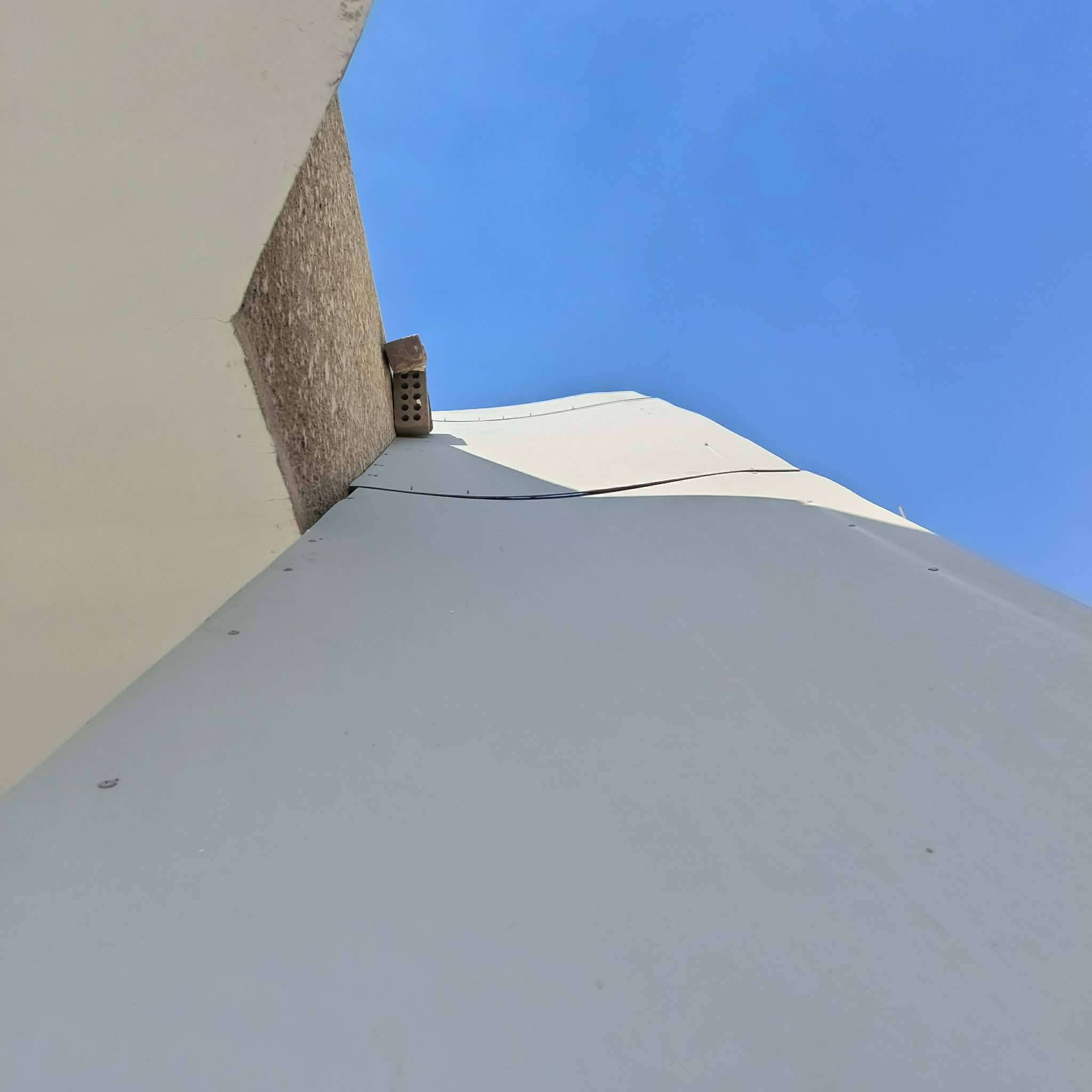 السلام عليكم عدنه هذا الدرج الحديد للبيع ١٥ بايه وكامل تغليف من كل الجهات الي يحب *********** سعره مناسب
