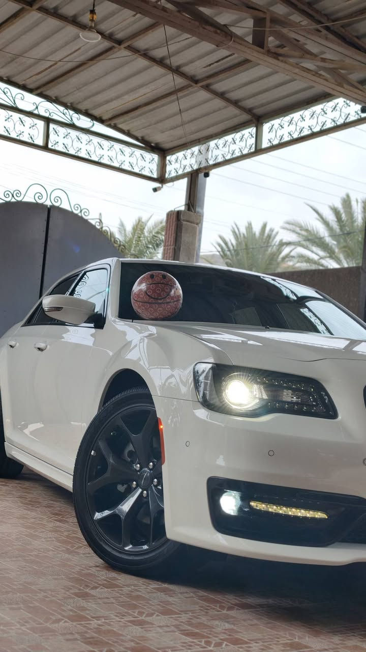 للبيع كرايسلر 300S أوباما 2023 خليجي 🇺🇸🔥
• موديل 2023/ 300S
• خليجي
• محرك 3.6 V6
• رقم السياره اربيل 22
• قير أوتوماتيك 8 سرعات
• دفع خلفي
• فول مواصفات
•رادار امامي + حساسات 
• شاشة + كاميرا خلفية
• مقاعد جلد
• تشغيل بصمة وتشغيل عن بُعد
• السيارة نظيفه بحاله الوكاله
• وكاله هارلم 
•ممشئ السياره 20 الف فقط
ملاحظه/ السياره مغلفه بنانو حماية 

📍 المكان: البصرة
💰 السعر: اتصل لمعرفه السعر
📞 للتواصل: ***********
