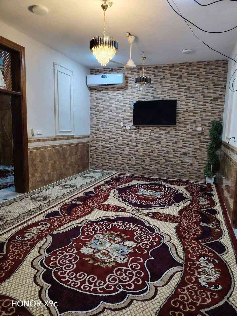 السلام علیکم
بيت للبيع طابو صرف بحي النهضة الثالثة قرب مدرسة الخلاني 
مساحته 267م والواجهه 9 و النزال 29
يحتوي البيت على:
غرفتين نوم
مطبخ
صالتين
وصحيات
للاستفسار أكثر اتصال خاص ***********
