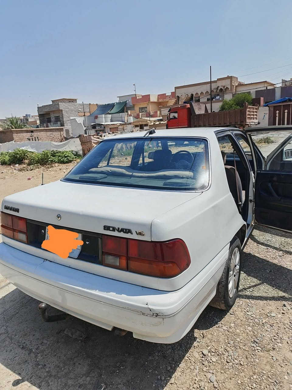 السلام عليكم سياره هيونداي سوناتا موديل 1993لون ابيض رقم نينوى قطره صبغ مابيها غراض تبريد مشدوه كامل فقط بيها نقص كمبريسر..محرك كير توماتيك شرط داخل نظيف وكدام العين وراعيها الشرعي موجود وشرط التحويل شراي خابر *********** او راسلني وتدلل
