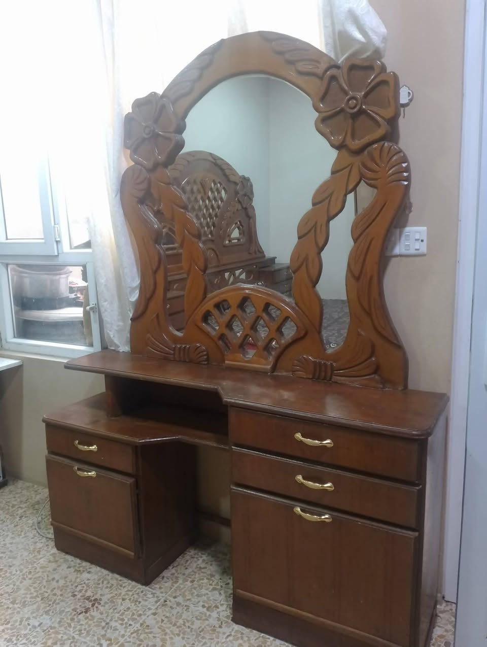 ملحق غرفة نوم للبيع الموصل الايسر.***********
