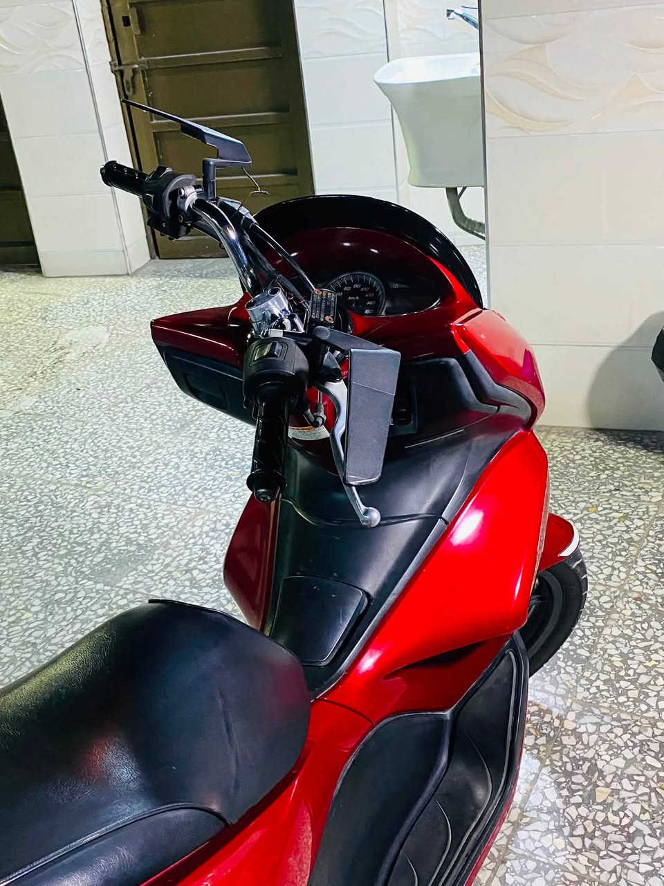 السلام عليكم للبيع دراجه pcx جيل الاول ماشية 42 الف دراجه مأخذها رمبه وعلى ايدي شوفت عينك حجم مكينه 150 ياباني اصلي دراجه كامله استان كهربائي حساس ازدحام دراجه جديدة احلا من الصور مكان بغداد الكمالية شارع سبعين قرب جامع الزركان 

***********

تونسو على النضافة
