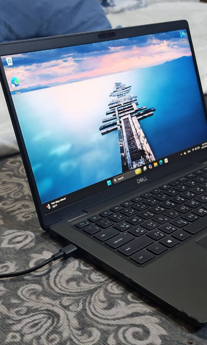 لابتوب Dell Latitude 7410 نظيف جدا
لابتوب Dell Latitude 7410 نظيف جدا ، استخدام خفيف (عداد التشغيل 500 ساعة فقط!). 
الجهاز عملاق للمبرمجين، المهندسين، والطلاب بسبب الرام الضخم والبطارية الممتازة.
-المواصفات الفنية:💻 المعالج: Intel Core i5 الجيل العاشر.
- الذاكرة (RAM): 16GB DDR4 (عملاق للتصفح والبرامج الثقيلة). 
- التخزين: 256GB SSD NVMe (صحة الهارد 99%).
-  -البطارية: بحالة ممتازة جداً.
السعر: 325 الف (وبيه مجال)
 المكان: [بغداد حي العامل]
 للتواصل: [***********]

يشغل العاب مثل ماينكرافت روكيت ليغ و ماي هيرو اكادمية و حتى GTAV.
