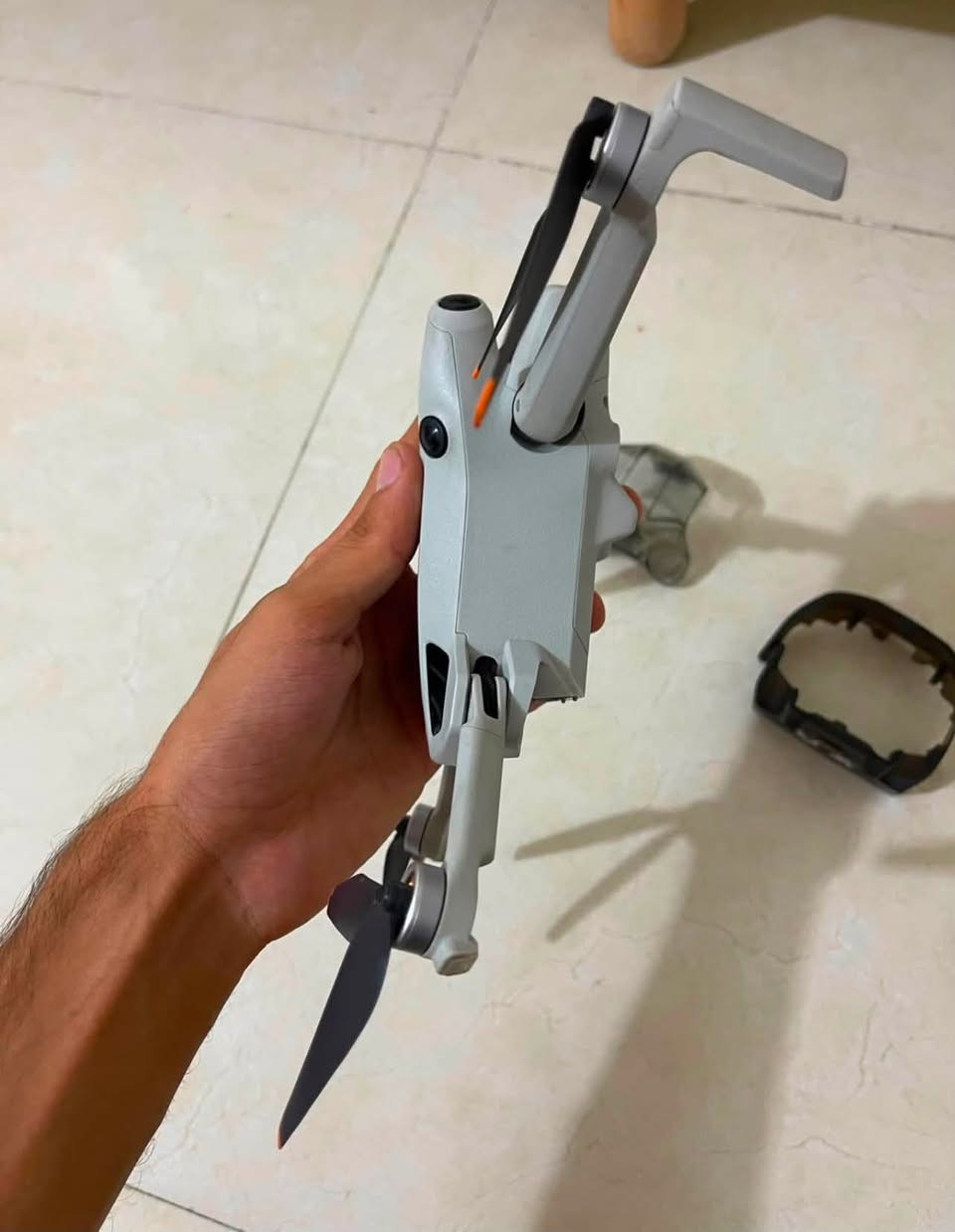 درون mine 4 pro
ملحقات موجوده بالصورة
بطاريات عدد 5 شواحن عدد 2 
جنط 2 و جوستك اضافي بدون شاشة
كارتونه موجوده اصل الدرون سنكل 
بي فطر بالشاصط مثل ما موضح بالصور ما مأثر عليها نهائيا 
شغاله طبيعي بدون اي مشكله 
عنوان بغداد توصيل ماعندي 
استفسار اتصال ***********
