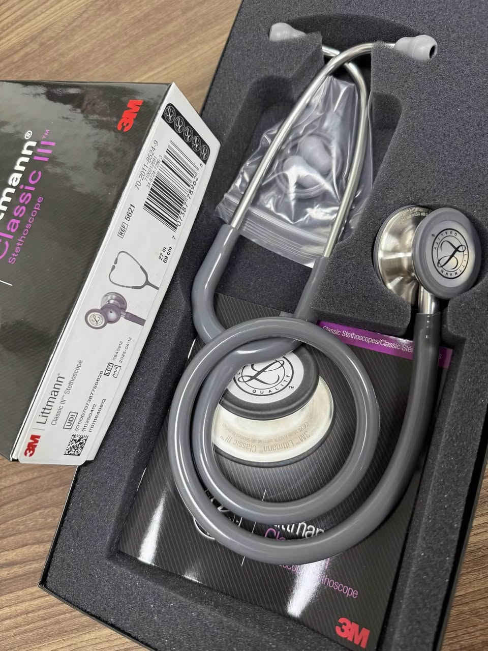 🩺 Littmann Classic III Stethoscope
Bell + Diaphragm

سماعة Littmann Classic III
خيار موثوق للطلاب والأطباء 🩺

🔹 الاستخدامات:
🩸 Vital Signs
🫀 Cardiovascular
🫁 Respiratory
🥪 GIT

متوفره بجميع الالوان 
🔥 السعر: 30.000 الف د.ع فقط
35.000 د.ع ❌

📩 للتواصل:
@ali_1kareem
***********
