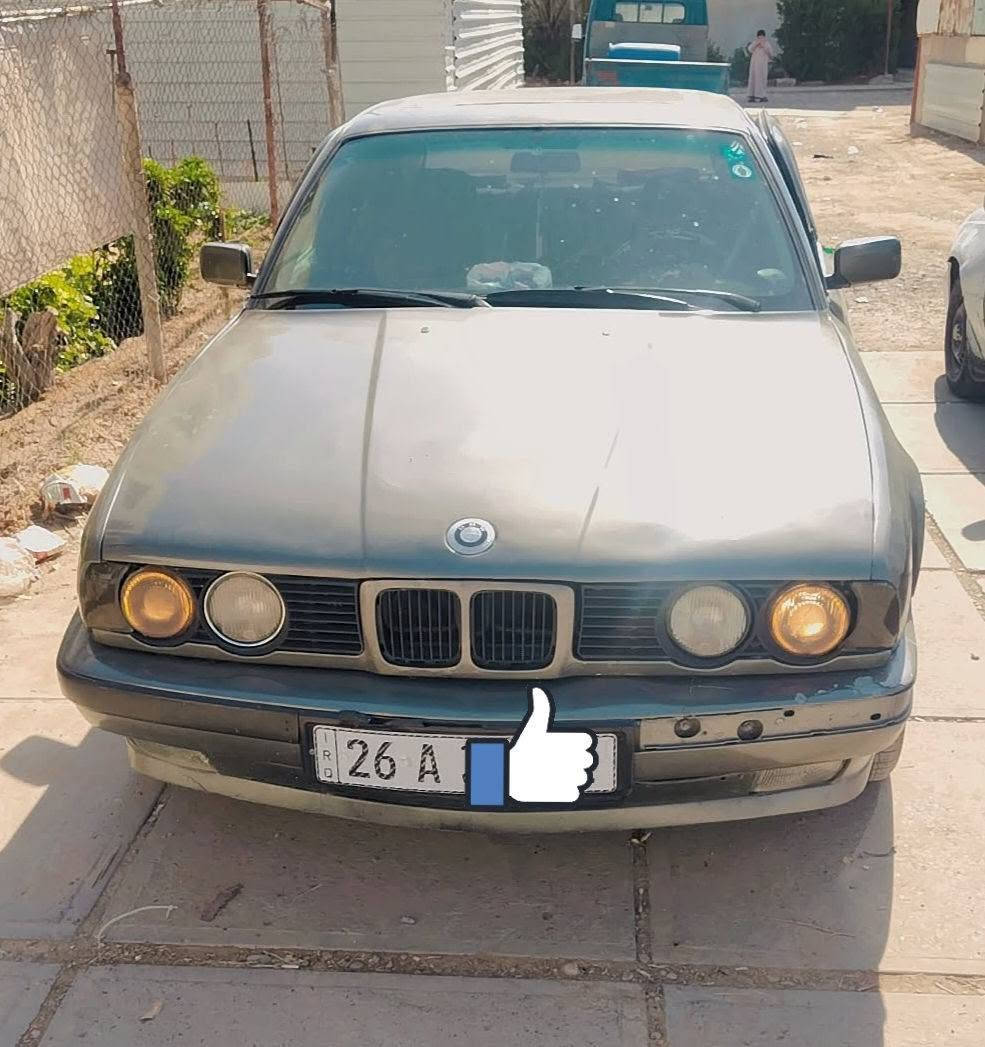 السلام عليكم.. للبيع سيارة. BMW.535. E34،مديل 1992.كير.اوتماتيك.. السيارة مال بيت ومصروف عليها وجاهزة من كل النواحي الأساسية. تقرير السيارة بالكامل وبما يرضي الله:💎 النقاط القوية (الأوراق والتحويل):الرقم: ألماني ( إنكليزي)(صلاح الدين).الملكية: السنوية باسمي شخصياً (التحويل مباشر وبدون دوخة معاملات التحويل شرط مايطول سبوع ).المدة:للسنوية قفلها طويل لغاية 2028.الهزة (الفحص): هزة جديدة وتوها نازلة.🛠️ الوضع الميكانيكي والجهوزية (السيارة منفوضة):الصدر: صدر أمامي + صدر خلفي جديد بالكامل (نفض زيرو ومحدود).التايرات: تايرات أمامية جديدة بالباكيت.الكهربائيات: الكهربائيات كلها شغالة والسنتر لوك نظامي 100%.📝 النواقص (للأمانة وبدون غش):البريك الخلفي واقف يحتاج له تصليح بسيط)ابريك امامي نضيف كامل وجيد). .الكيج مو مالتها وبيه خربطة (ومشدود كيج خارجي للحماوة دقيق ومضبوط لحماية المحرك من الصعود).السيارة نظيفة وواقفة على حيلها ومكفولة أوراقاً وقانوناً، والشراي يجي يكلب ويشوف بعينه..ترايك للبصره.شرط..كير ومحرك شرط....السعر 38$.وبيها مجال للشراي...التواصل والستفسار على هذا الرقم.***********
