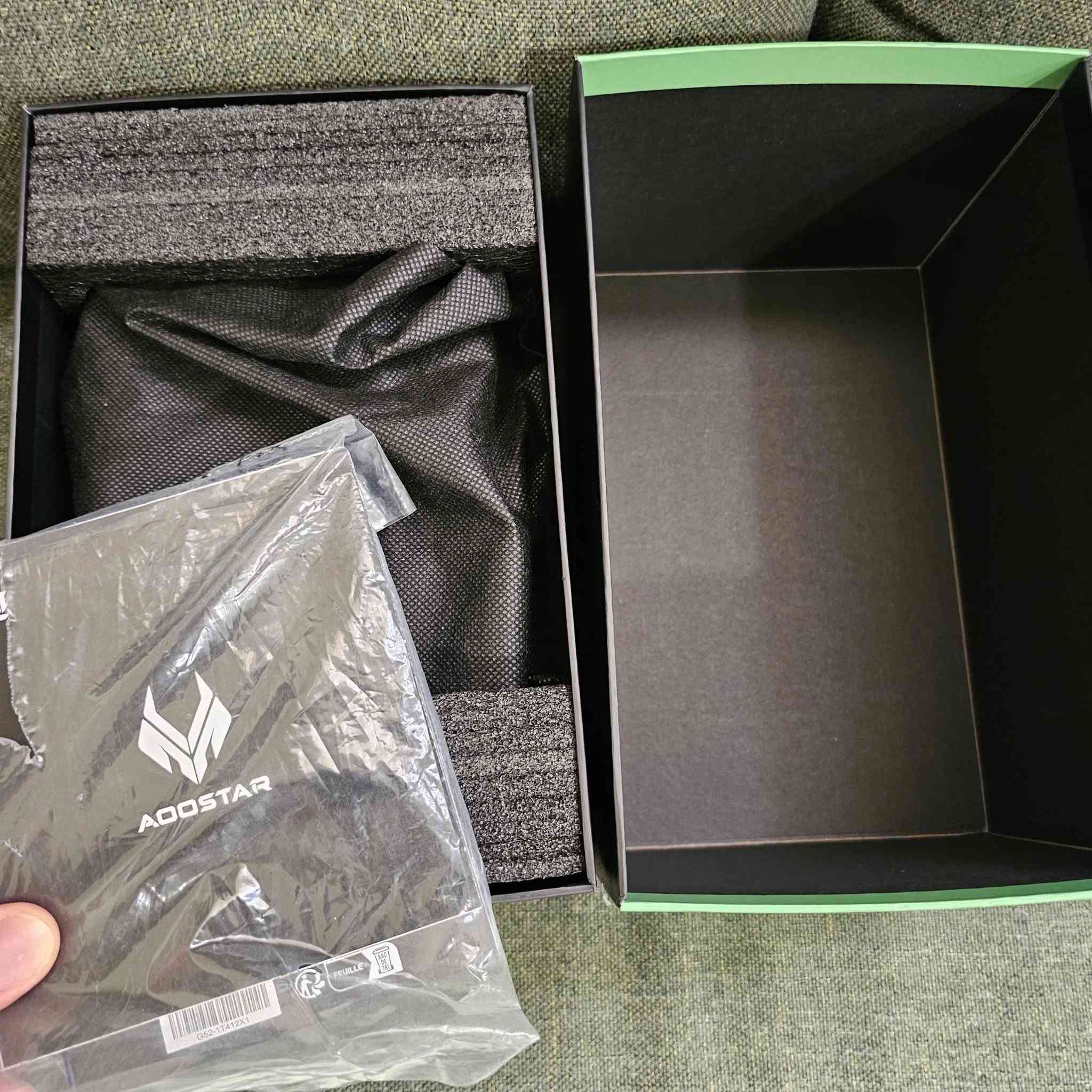 من رخصة الادمن...كارت شاشة خارجي
Rx7600xt
بي منفذ usb4 ثندر بولت..ومنفذ اوكيولنك
السعر ٧٠٠ الف..مكاني شارع فلسطين ومتوفر توصيل

نص مكتوب في الصور:
- AOOWGAME AooStar XG76XT RX 7600XT EGPU 150W Oculink | Thunderbolt 4 895,000 د.ع 1 سنة ضمان خدمة توصيل لكافة انحاء العراق ف اكس كيم ستور- X Game Store *********** Bareq XGS xgamestore_ The Tianbei External Graphics Dock with AMD Radeon RX 7600 XT arrives, tailored for stunning 1080p 3A games and smoothly handling 1440p high-res settings. It boasts FSR 3 Frame Generation Tech, full DirectX 12 & 11 support, AMD Fluid Motion Frames, and an upgraded AMD HyperRX tech, integrating Radeon Super Resolution, Anti-Lag, and Radeon Boost for targeted frame rates, delivering an unparalleled gaming feast! 8GB Memory Size GDDR6 Memory Type 2048 Stream Processors 64 ROPs 2755MHz Boost Frequency 18Gbps Memory Speed 32 Ray Accelerators 32MB AMD Infinity Cache Technology AMD RADEON RX 7600 XT RX 7600XT RDNA3 Architecture, 6nm 32Compute Units (2048Stream Processors) AMD FSR 3.0 AMD SmartShift MAX Compared to AMD FSR 2.0, In different application the game performance scenarios, dynamically is improved by 2 times. allocate system power. Support for AV1 encoding Replace VP9, H.265 with AV1, the open-source video encoding format. Operate at full load with a power supply of 150W. VC (Vapor Chamber) cooling Operate at full capacity/performance. OCULINK Measured bandwidth is 7.13GB/s. PCIE4.0x4 CNC aluminum alloy Polished through 16 processes. USB4 USB4 PCIE.4x4 Supports hot-swapping and 100W reverse power supply. (Measured bandwidth is 3.87GB/s) AOOSTAR