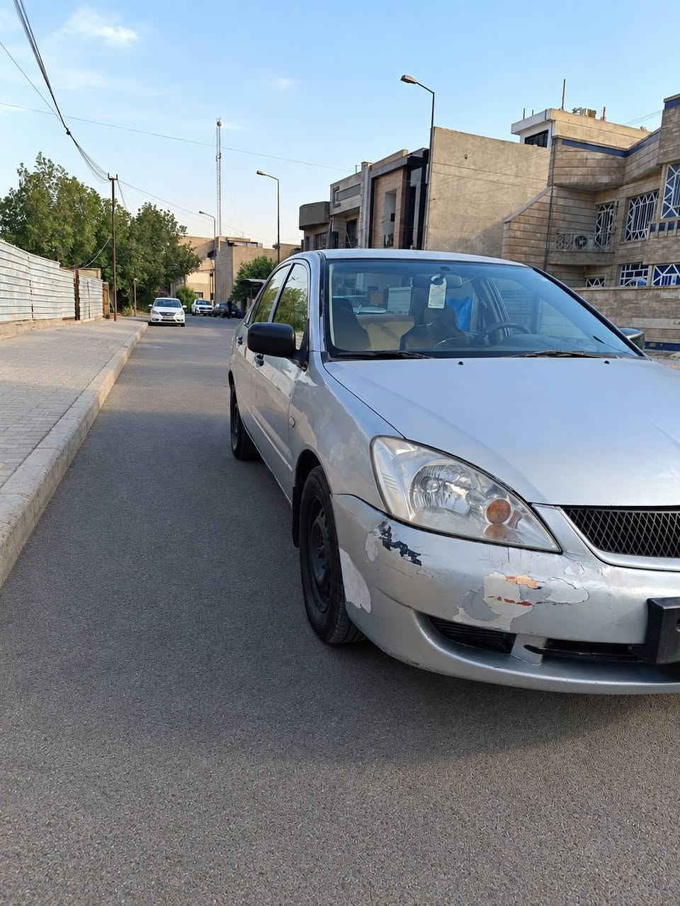 السلام عليكم 
للبيع لانسر بومه 2007
مكينة 2000
كير ومكينة وتبريد بشرط
بيهة منظومة غاز
صدر جديد باتري جديد تخم تاير جديد
بيهة قطعتين صبغ اثر جراد بدون ضرر
رقم اربيل سنوية ساقطة وعليهة غرامات تنزل من السعر 
السعر 64 وبيهة مجال 
مكاني بغداد
***********
