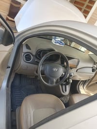 هونداي اي ١٠موديل ١٠١٥ ٣قطع صبغ بدون داخل سياره نضيف حلوه اشاير بل مري...