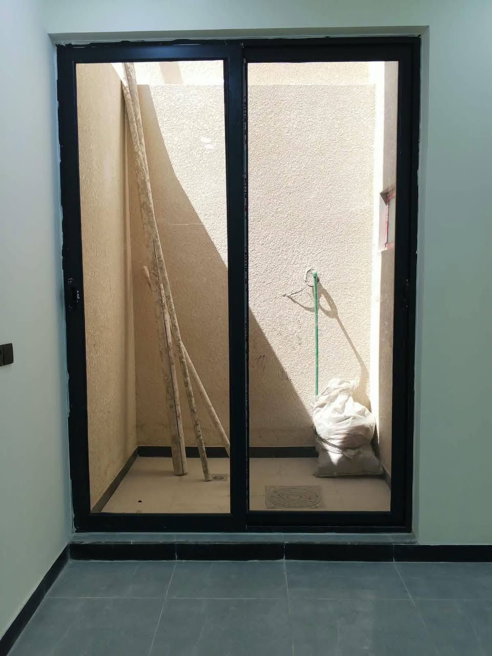 🏠 دار للبيع - حي الجهاد / منطقة الأساتذة
موقع مميز جداً - قريب على شارع الأربع شوارع

📍 العنوان: بغداد - حي الجهاد - منطقة الأساتذة

📐 المساحة والواجهة:
• المساحة: 125 متر • الواجهة: 6.25 م • النزال: 20 م • الواجهة: بورسلين اسباني فاخر 
🏗️ تفاصيل البناء - بناء حديث ومرتب:

الطابق الأول:
كراج سيارة + صالة واسعة + مطبخ بارد وحار + هول داخلي كبير + شلال داخلي + غرفة نوم + صحيات + منور خلفي

الطابق الثاني:
3 غرف نوم + 2 صحيات منفصلة

الطابق الثالث:
غرفة نوم كبيرة + مطبخ + صحيات + سطح أمامي

✨ بيت نظيف وجاهز للسكن، بناء درجة أولى.

للاستفسار والمعاينة:
📞 ***********
📞 ***********
