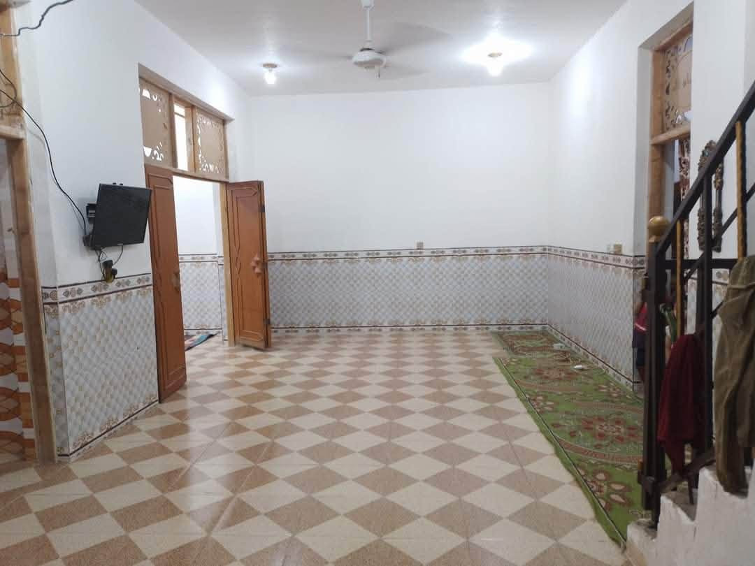 السلام عليكم 
مكتب ( عــــقـ🏦ـارات ارض بابل)
🏠 دار للبيع ( 200م)  ( طابو زراعي سند 25 )
(طابقين)
.. يتكون من ثلاث غرفه نوم وهول وصاله ومطبخ ومجمع صحيات داخليه وخارجيه
🌏 مواقع ( شارع 80 طريق نجف/مقابيل مخبز مهند )
💸 السعر  85 وبي مجال
—————
🏡للاستفسار مراجعة مكتب عقارات ارض بابل 
🌎موقع المكتب شارع 80 طريق نجف 
*********** ...واتساب 
‭***********‬….📞
‭

