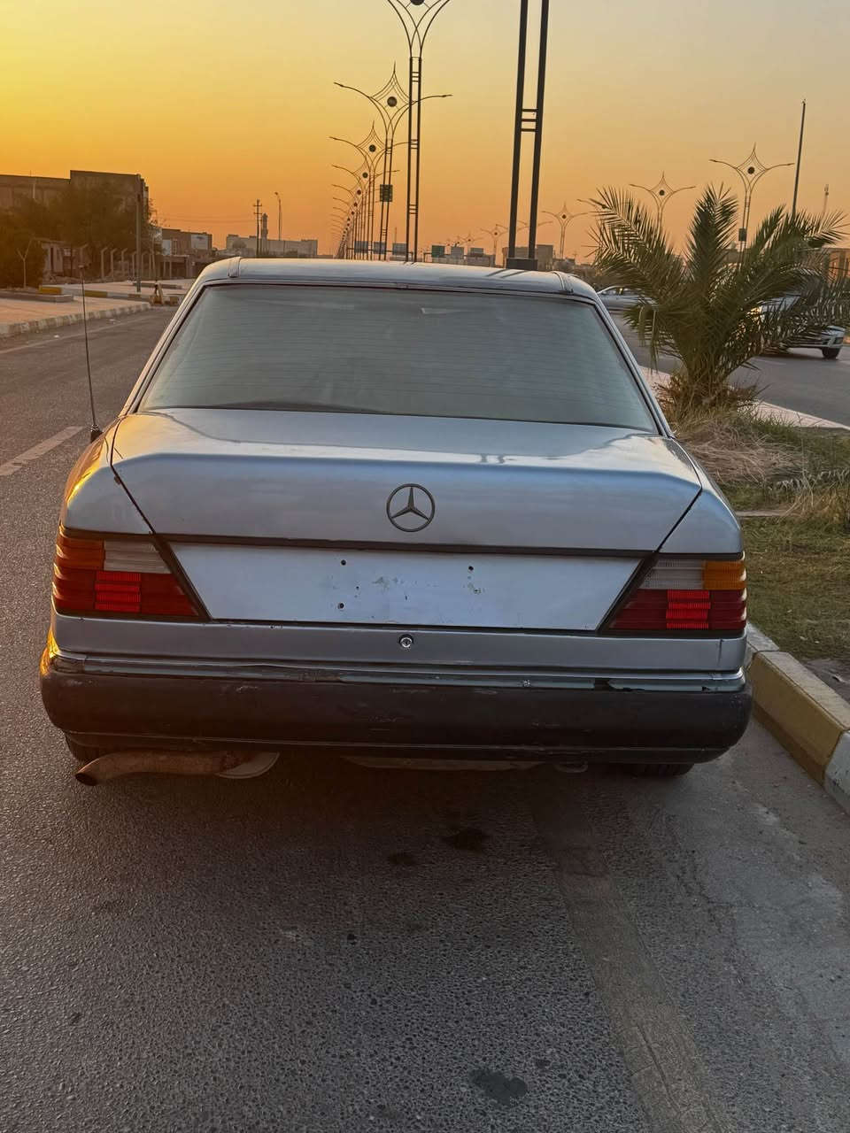 سلام عليكم 
مارسدس دب موديل 91 فوق الموديل كير مكينه مكفولات تبريد شغال ثلج  قواعد سليمات بلاد  بيها منضومه غاز  رقم بغداد انكليزي باسمي سنويه جديده 
السعر 50  قابل لتفاوض *********** مكلف بالنشر ناصرية, ذي قار
