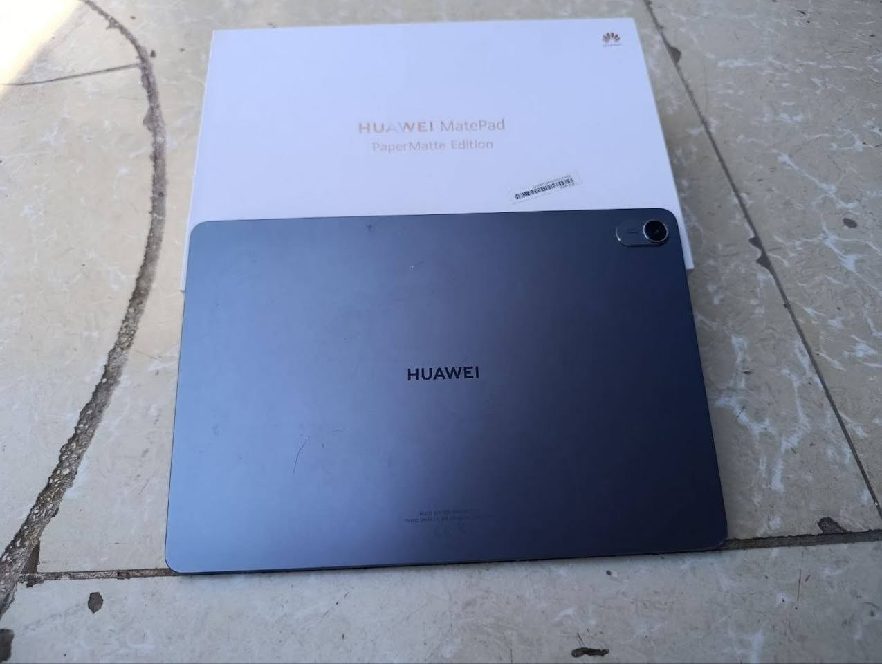 HUAWEI MatePad 11.5/  يفيد للدراسه وللالعاب 90 فريم  ما يأذي العيون 
بي طن مواصفات ابحث عنه وشوف كلش مشهور / معالج سناب دراكون Gen1  / رام داخلي 8 +4 جيجا / ذاكرة تخزين 256 / ورقي يفيد للاستخدام الطويل مثل الدراسه واللعب المستمر / مكفول من اي فتح استعمال شخصي يعني اني مشتري جديد ومستخدمه على ايدي  بس بي شخوط بالاطار الخارجي بسيطه متاثر ولا تبين بحاله ممتازه
سعر ٣٥٠ وبي مجال للشراي مو شراي لاتسئل رجاءأ
 تواصل واتساب ***********
