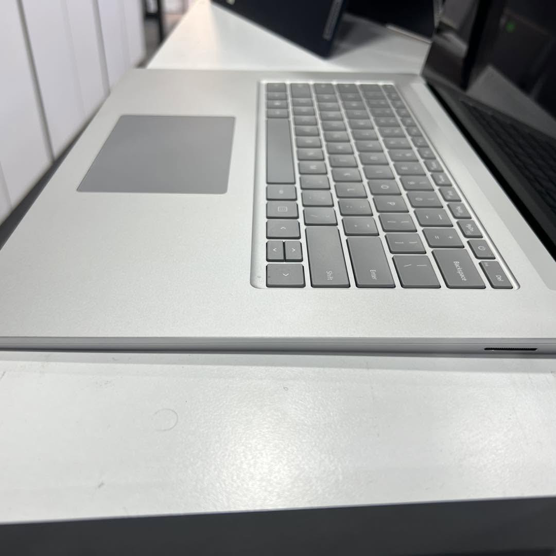 سرفيس لابتوب 4 • i7 جيل 11 • رام 16GB