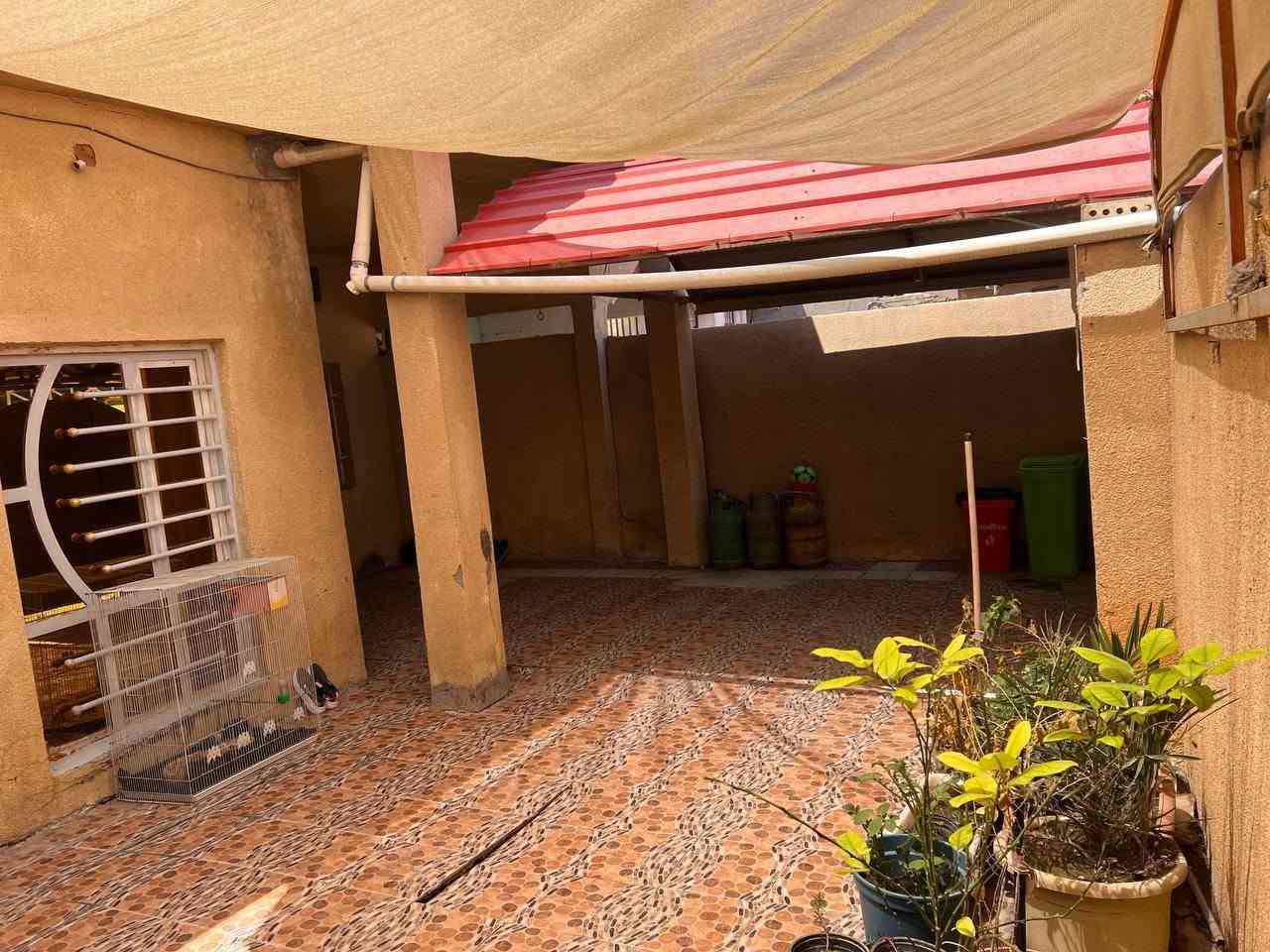٢٠٠م • ٤ غرف • ال٤٠٠٠ خلف السوق