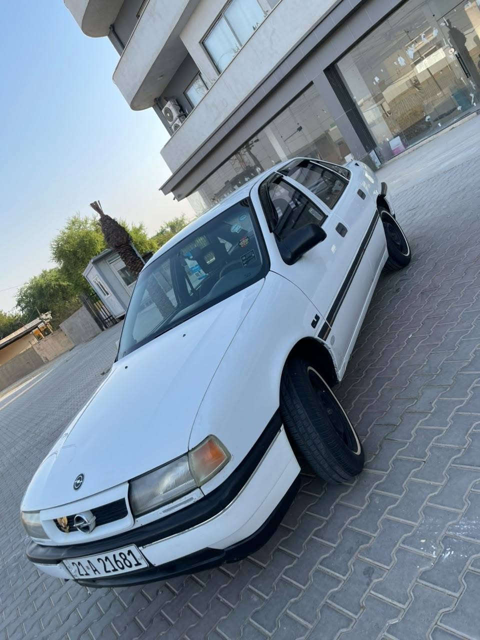 سلام عليكم ورحمة الله وبركاته للبيع اوبل فكترا موديل 1991 رقم سليمانيه سنوية جديد بطاقة بانزين بيها شرط تحويل سيارة بدون قطره صبغ بلاد من دعاميه لدعاميه بشرط بدون لا ضربه ولا طخه تايرات صدر كلها بشرط كهربائيات كلها شغال سيارة مابي مصرف محرك 18 كير عادي دواخل سيارة بعده بلادي مكاني كركوك رقم هاتف *********** سعرها 52 بيها مجال كركوك, العراق
