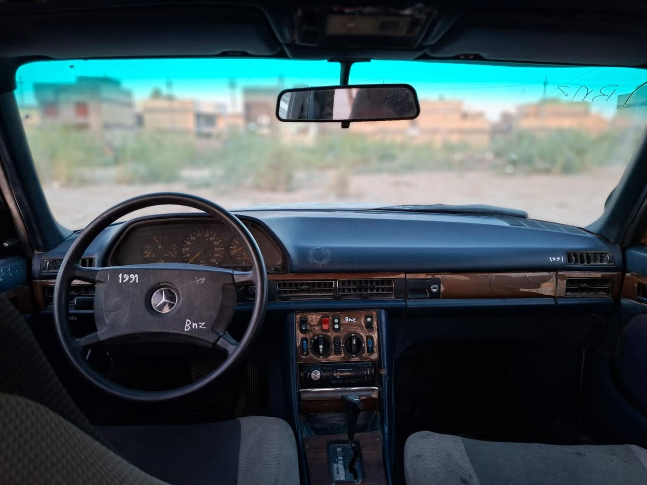 جامبو 1990السعر ١٦ ورقة 
راعيها متوفي وعندي مستمسكاته 
سنوية سكنر 
محرك راس الثور 3000 ديلكو 
4 جام كهرباء منضومة بريك وباور جديد 
كهربائيات شغالة 
قواعد دبلات بلادي 
تحتاج ترتيب بالحدادية 
تراي وين ما يعجبك 
عنوان نجف فقط اتصال ماعندي خاص 
***********
