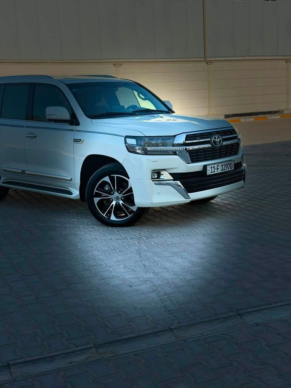 🟩 لاندكروزر GXR 2021 –
GXR Grand Touring
🟩 السعر 53 الف$ 530 ورقه بيه مجال
🟩 الموديل: 2021
🟩 الفئة: GXR جراند تورينج
🟩 المحرك: V8 (8 سلندر4.6)
🟩 الممشى: 100 ألف كم
🟩 المواصفات:

فول مواصفات
🟩 شاشة لمس كبيرة اندرويد
🟩 5 كاميرات 360
🟩 3 شاشات
🟩 فتحة سقف
🟩 رادارات
🟩 حساسات
🟩 مقاعد جلد بقلاوه مشمشي
🟩 مقاعد كهربائية 3 دكم
🟩 شحن لاسلكي للهاتف
🟩 8 وسائد هوائية
🟩 صندوق كهرباء
🟩 بصمة تشغيل في الابواب ترحيب
🟩 تشغيل عن بعد
🟩 ثلاجة
🟩 إنارة LED وزينون
🟩 تحكم بالمقود
🟩 سماعة وكالة
🟩 فرشات وكالة
🟩 عدد 1 بصمة وكالة
🟩 مري قلاب + مري خزن
🟩 داشكم بلادي
حالة السيارة:
🟩 بدون صبغ
🟩 بدون بارد
🟩 الدعاميات واللحية وكالة فقط نص دعميه خلفيه صبغ
🟩 محرك وكير بشرط  كفاله فقط تبديل براد دهن هذا مو عيب تبديل دهن كير
ملاحظات:
🟩 سنوية مدفوعة لغاية 2031
🟩 السيارة باسمي والتحويل فوري
🟩 لا تحتاج أي مصروف
الموقع: بغداد الخضراء
رقم الهاتف: ***********
