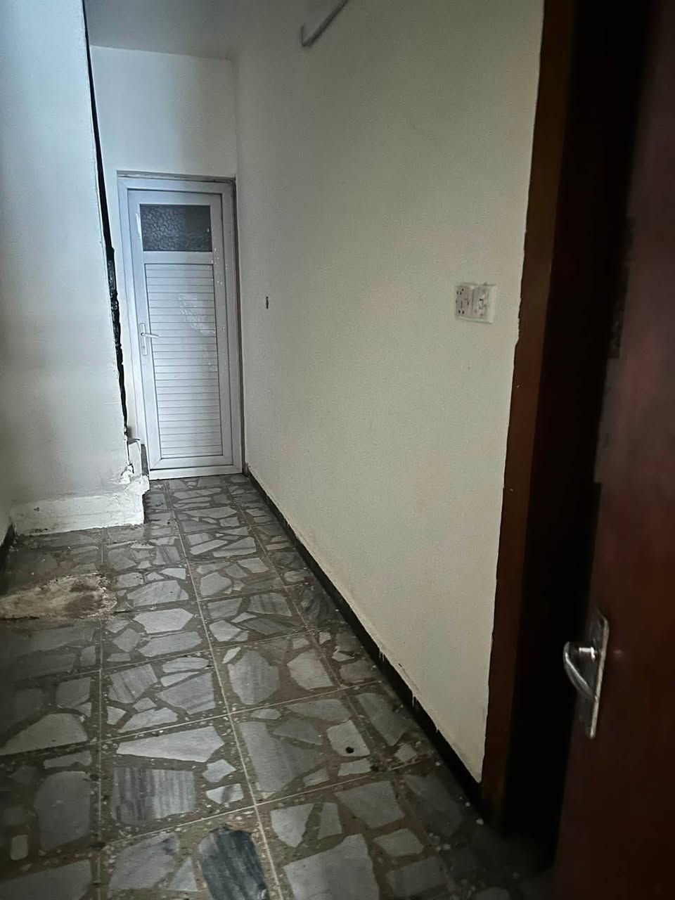 بيت للبيع مساحه ٩٢ واجه ٤.٦نزال٢٠ جوه جسر البنوك للاستفسار الاتصال على الرقم ***********
