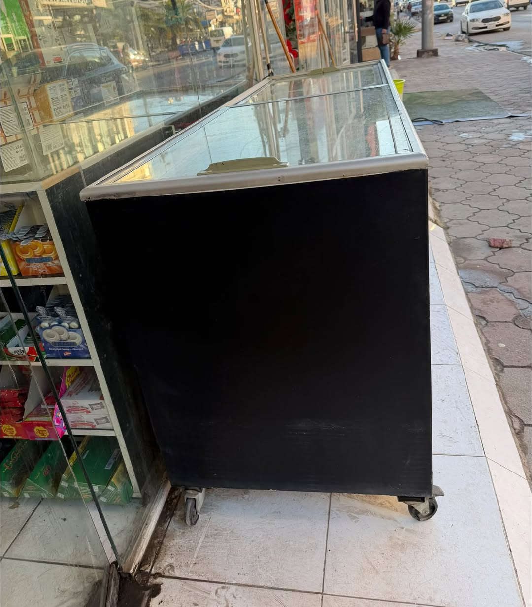 مجمده مسعتمل بحاله جيده  شغاله ..للبيع
الطول 210cm

اي استفسار ***********
