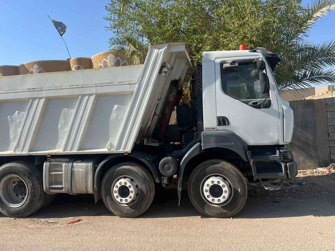السلام عليكم
رينو قلاب عكرب بلاد 
بم نوزل بلادي
رقم سليمانيه تحويل شرط
موديل 2001 
تخم تاير مجموعه و عكرب 
مجموعه نص جيف 
قماره مكفوله من ضربه و صبغ 
سياره جاهزه بل شغل مكاني 
بغداد تقاطع نهروان
***********موجود واتساب
