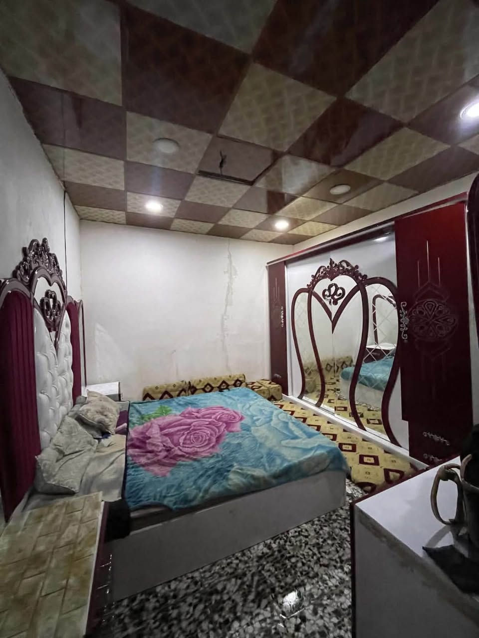بيت سعر مناسب
يــالله بيت بمساحه 170 متر 
بناء 70 متر و 100 مساحه فارغه 
صــــالـــه غــــرفـــه مــطــبـــخ تـــخــاريـــج 
السعر فقط ب 15 مليون …
عنوان البيت شارع المطار القديم خلف اسواق علي الطائي 

للاسـتـفـسـار *********** واتــســاب +اتــصـال
 
#مكتب_الحجيمي_للعقارات_قرب_صيدليه_الالفه
