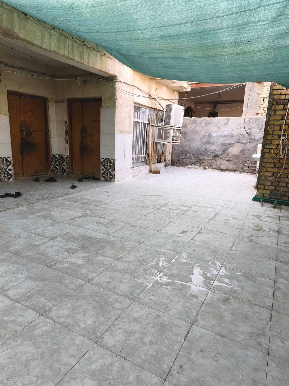السلام عليكم
بيت طابو صرف 
🏠قديم مترمم مساحة 200 متر 
📍 شارع جامع المحسن قريب على جامعة العين 
السعر 150 قابل لتفاوض 
للتواصل ***********
